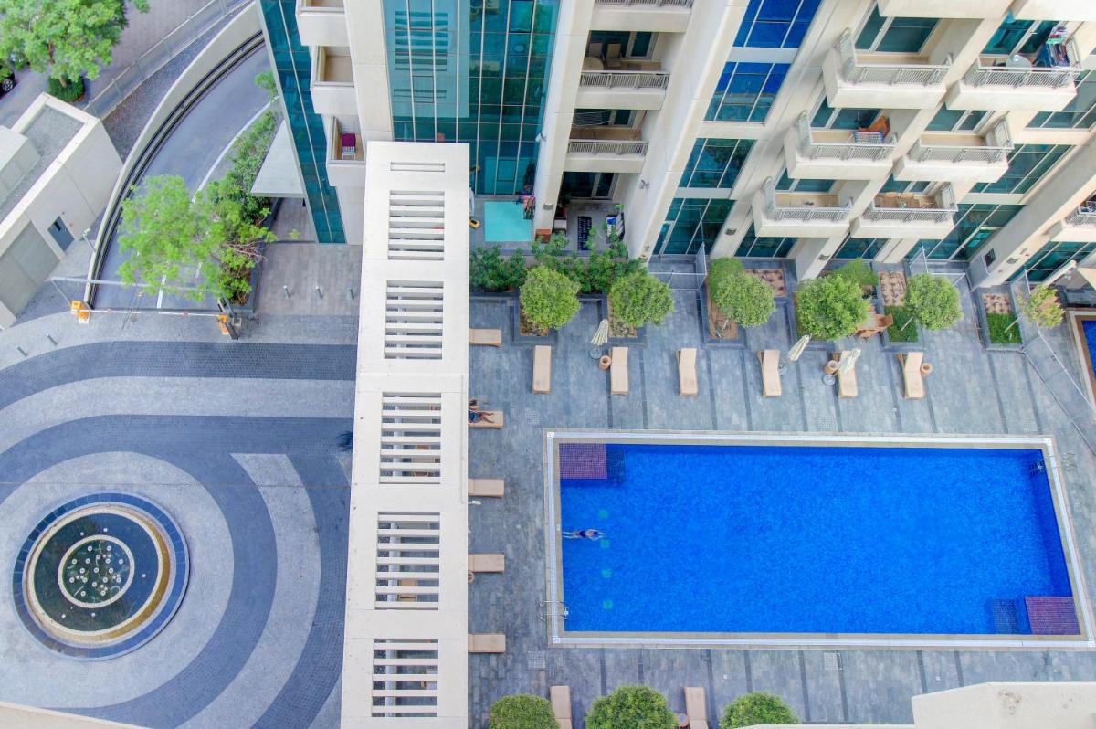 Durrani Homes - Luxurious Studio near Dubai Mall with pool view - Housity
