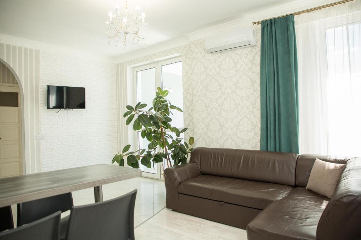 Suitetrails - Dnipro view Slavutich apartment