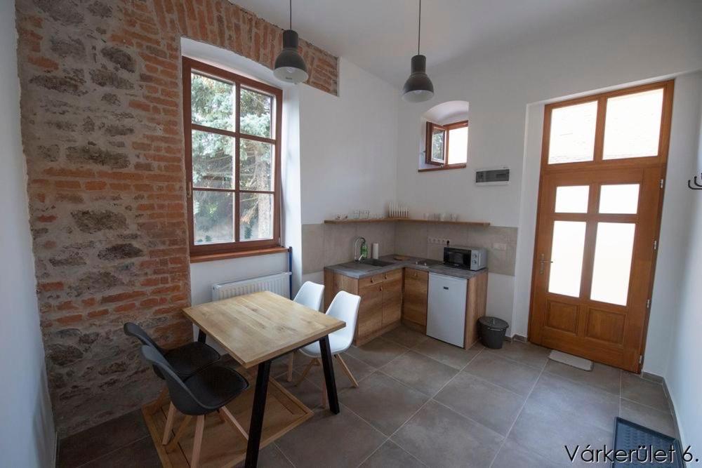 Suitetrails - Várkerület 6 Apartman