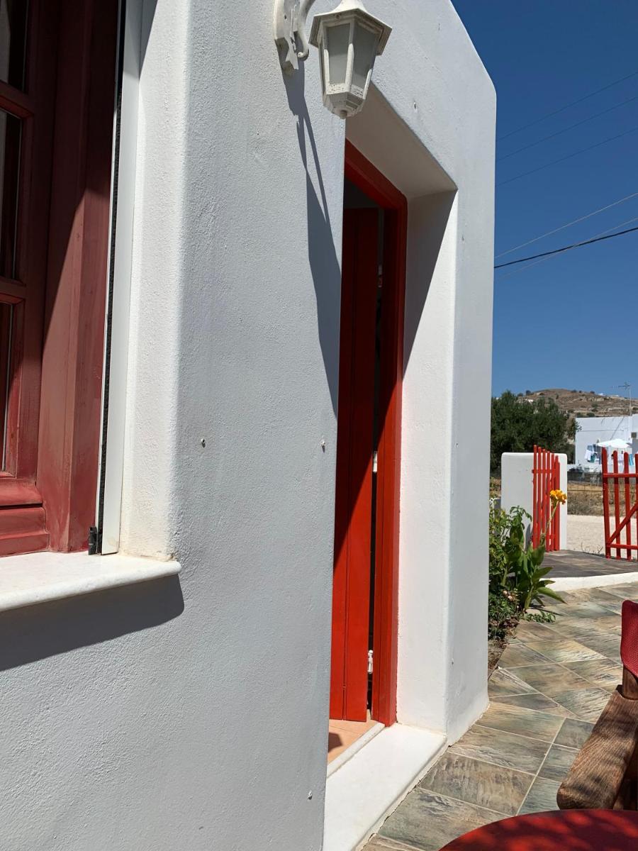 Flora's Red Studios - Housity