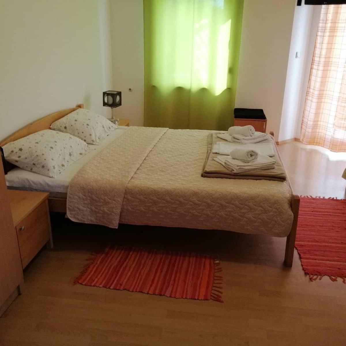 Stela Et Luna - Housity