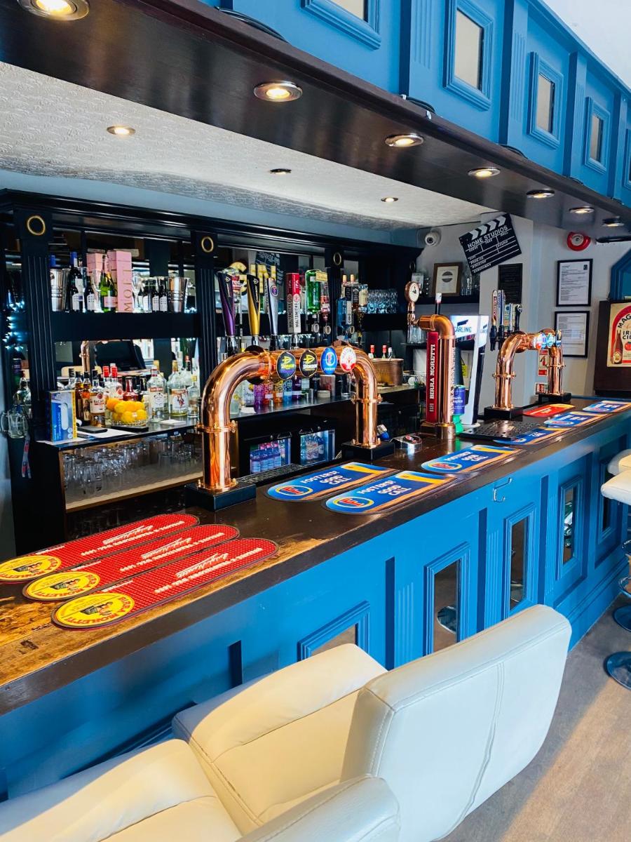 The Traxx Hotel - Housity