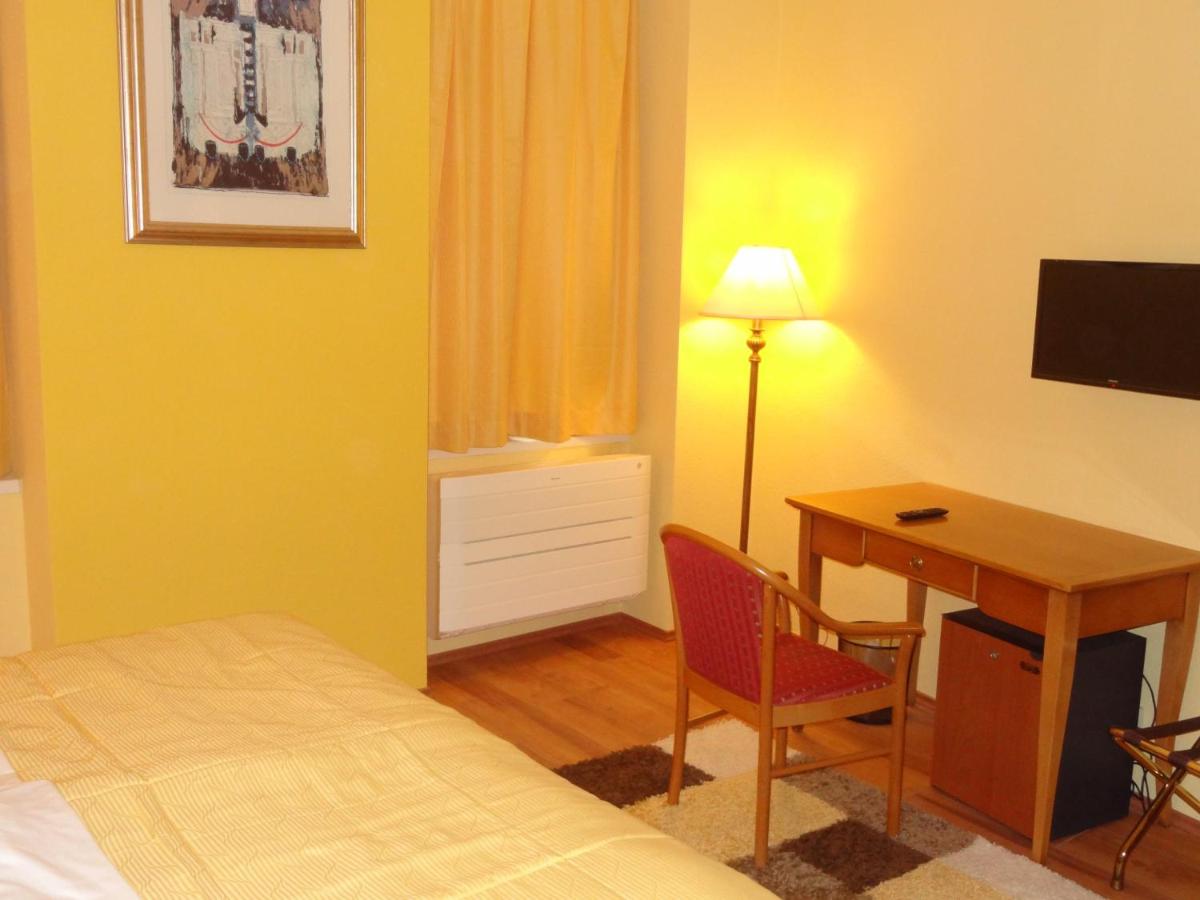 Residence Parliament - Housity