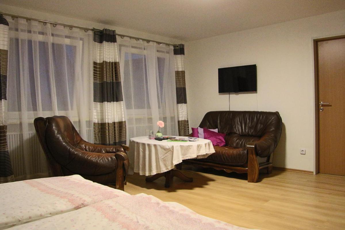 Hotel am Schloss Neuenstein - Housity