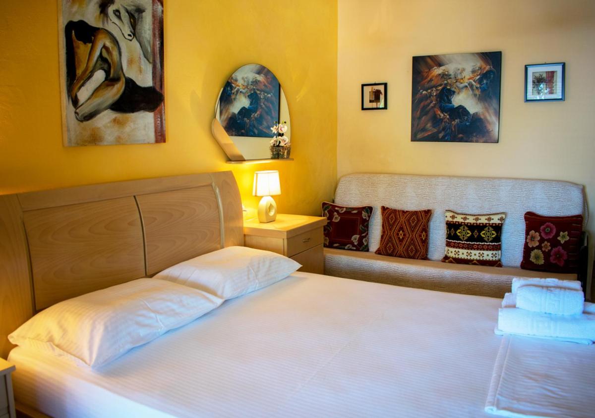 Studios and Apartments Meri - Housity