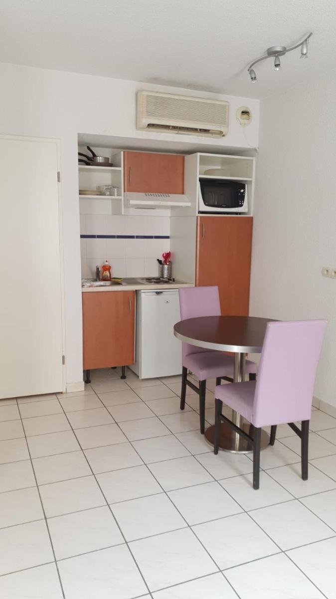 Studio Cité médiévale 250 m - Housity