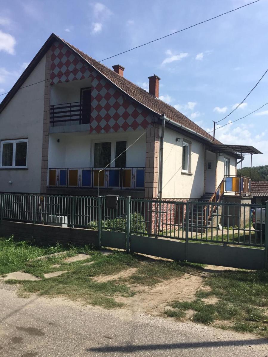 River House - Luxury house on the border of the Tisza River - Housity