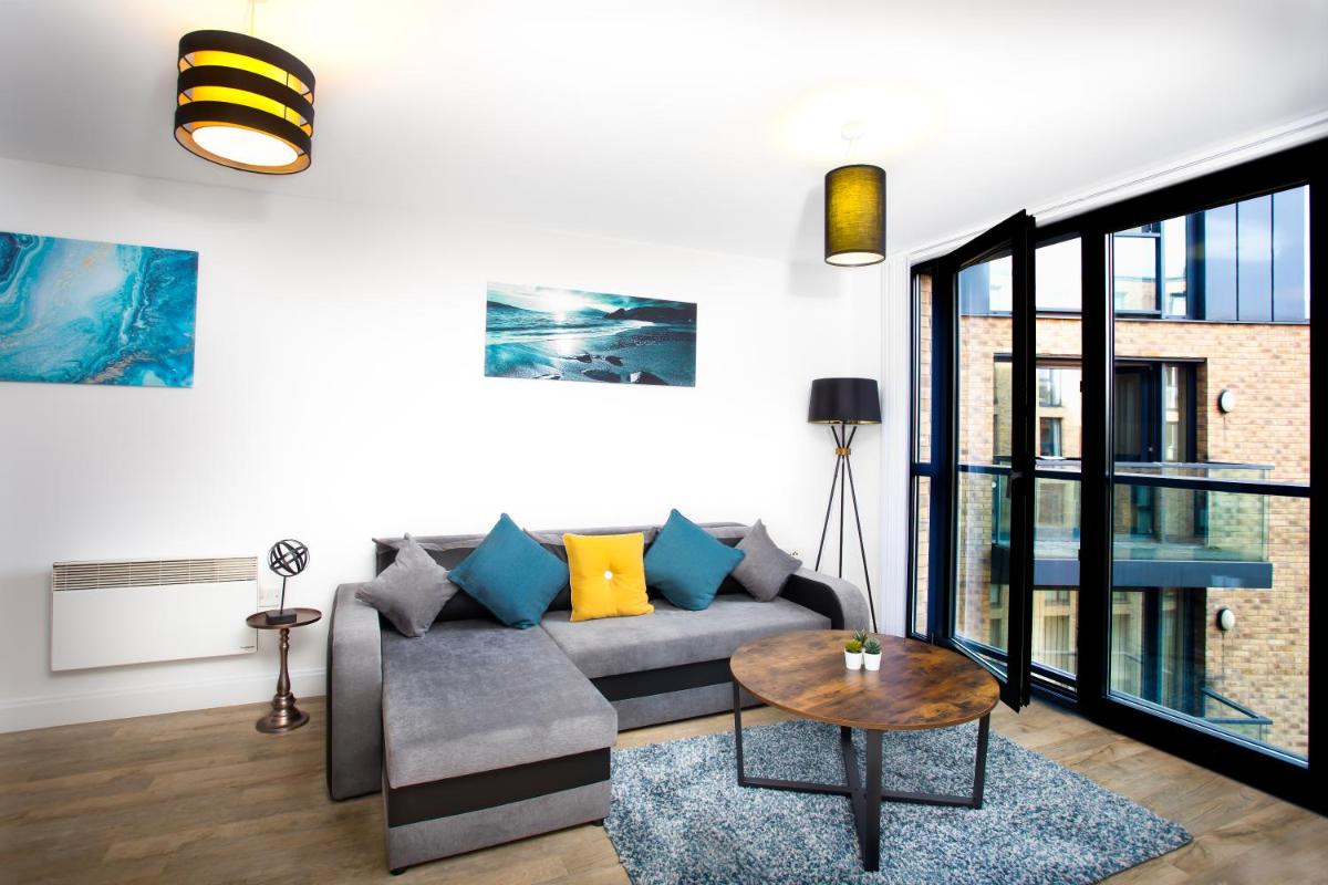 Absolute Stays on Essex - Chinatown - Hippodrome - Alexandra Theatre - Bull Ring - The Rep - B'Ham Intl Airport - Free WiFi - Free Parking - Contractors - Corporates - Housity