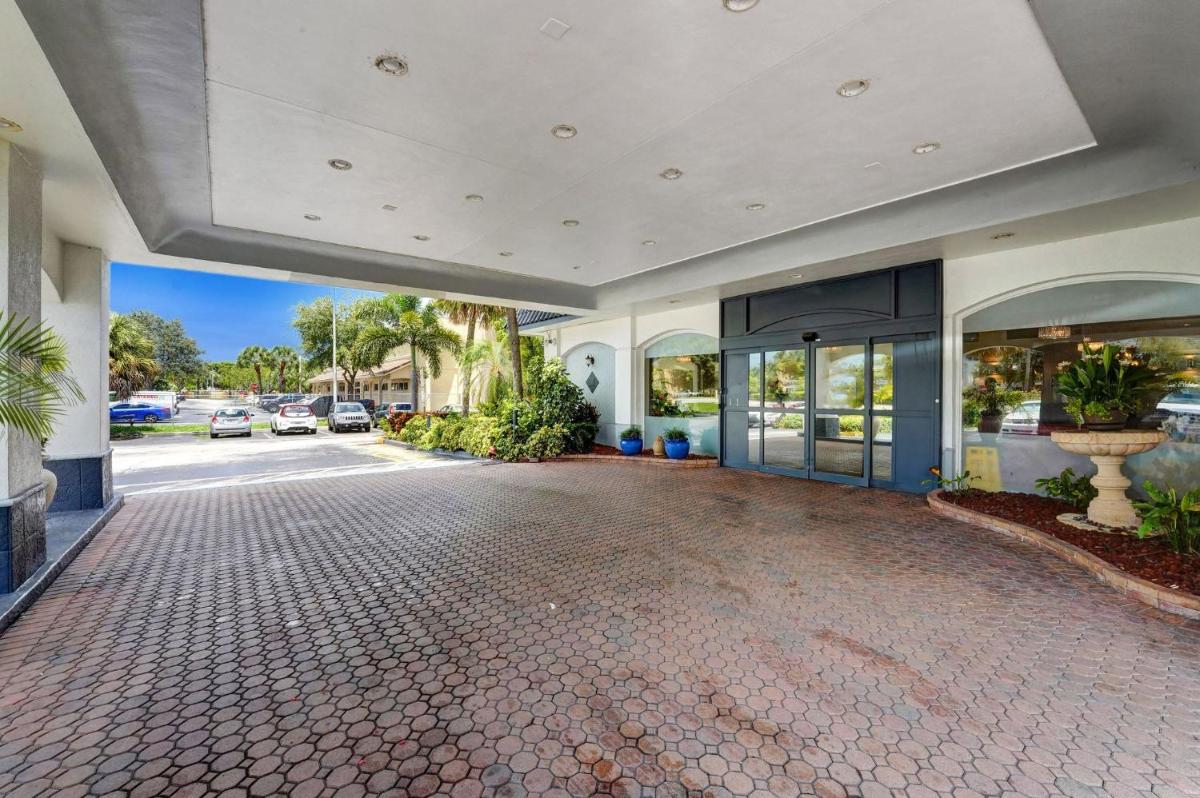 Plaza Hotel Fort Lauderdale - Housity