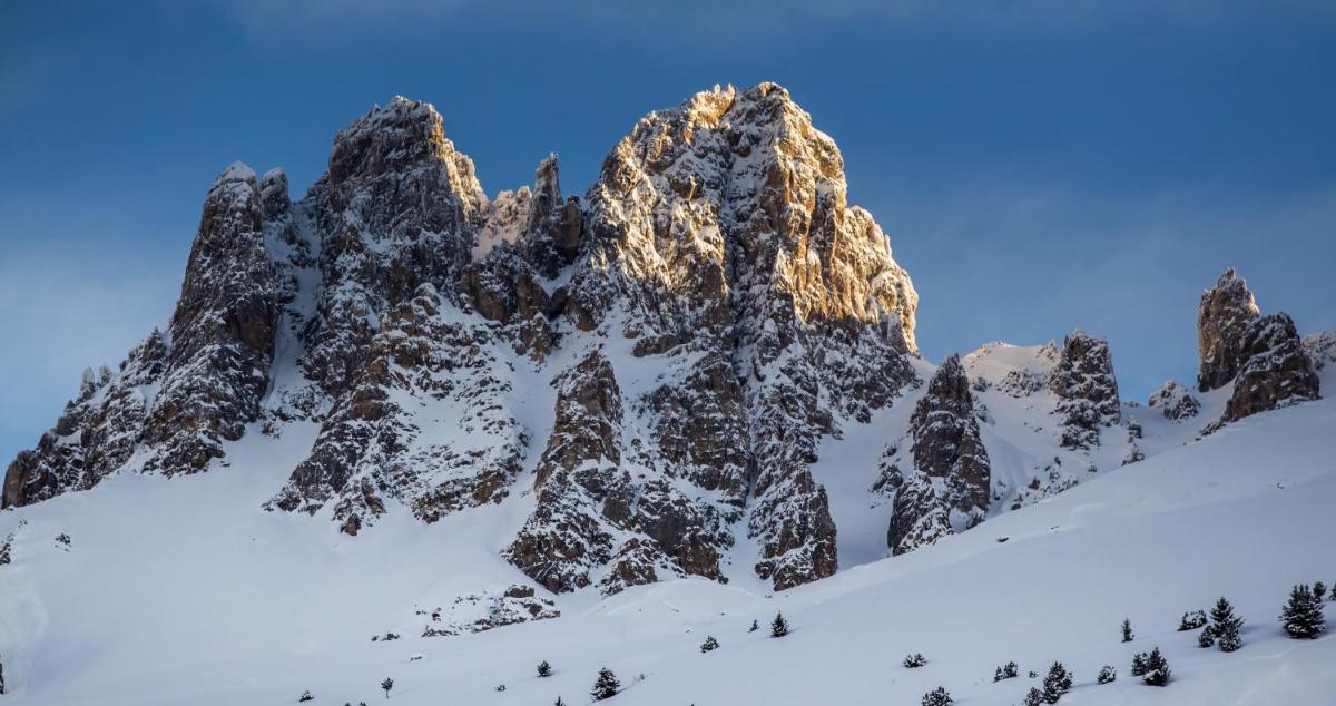 Vue générale sur la montagne ou vue sur la montagne depuis l'hôtel