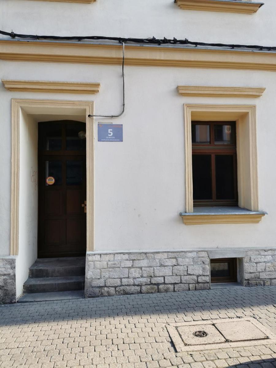 Gliwicka 5 w samym sercu Tarnowskich Gór - Housity