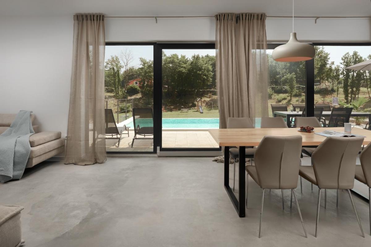 Infinity pool Villa San Amore - Housity