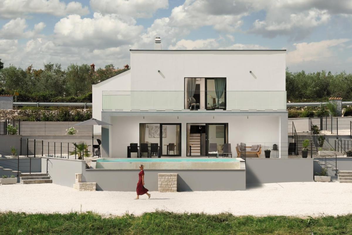 Infinity pool Villa San Amore - Housity
