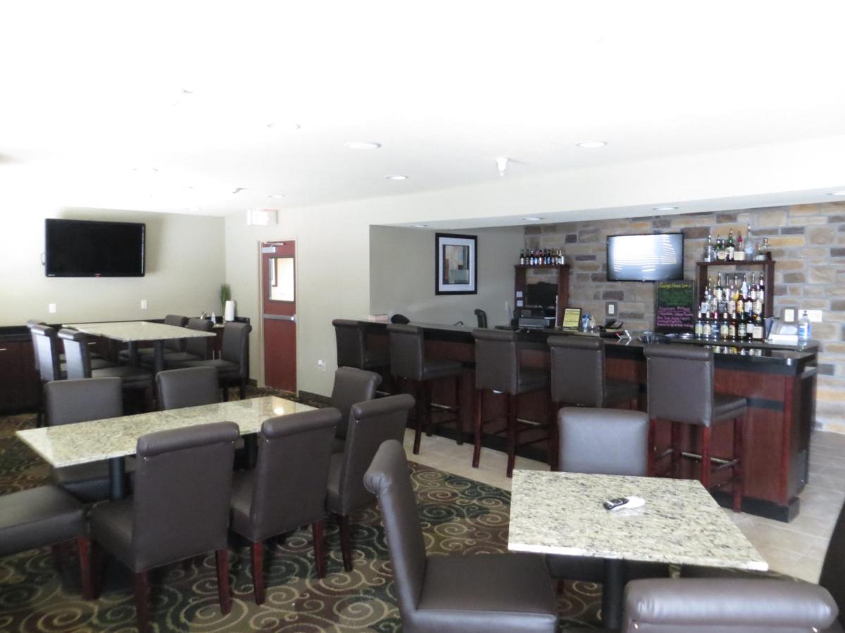 Cobblestone Inn & Suites - Harper - Housity