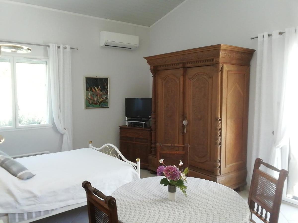 Le Quatorze - Housity