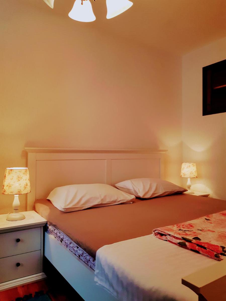 Apartments Vrisak - Housity