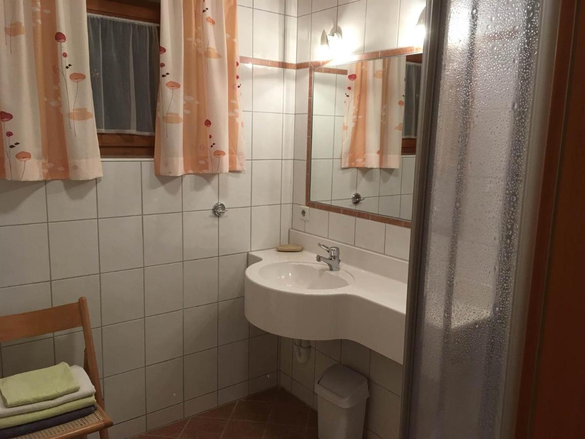 Pfeifer Birgitt - Housity