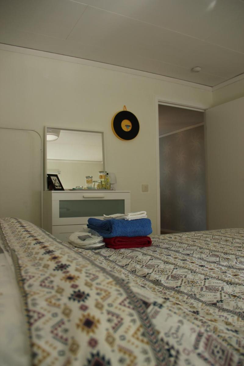 Private room for rent in a villa with garden view - Housity
