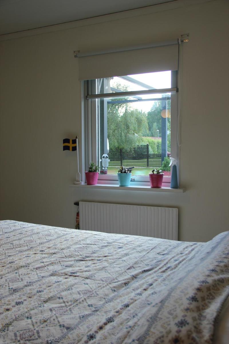 Private room for rent in a villa with garden view - Housity