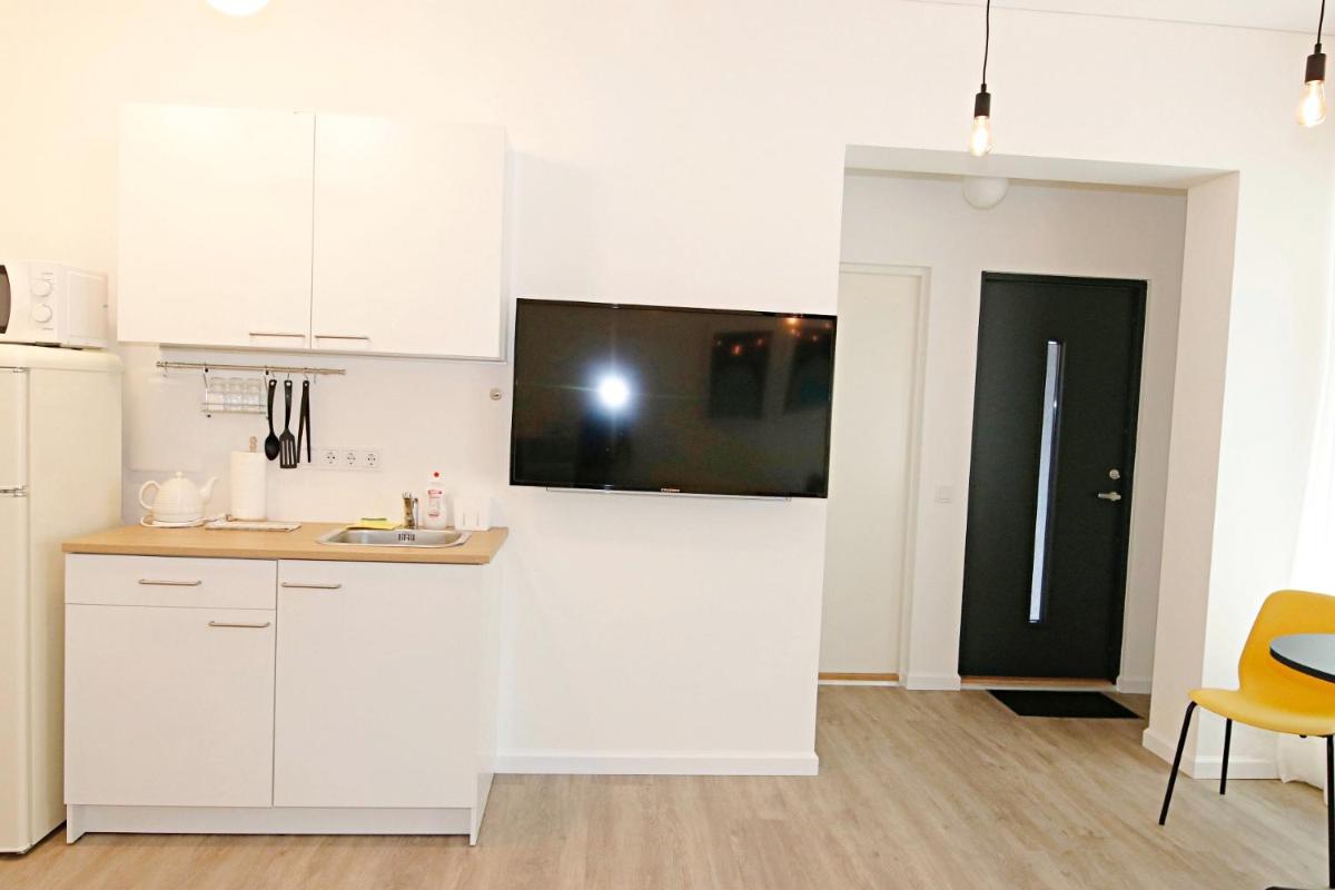Suitetrails - Minimalist Studio Old Town Apartments by Hostlovers