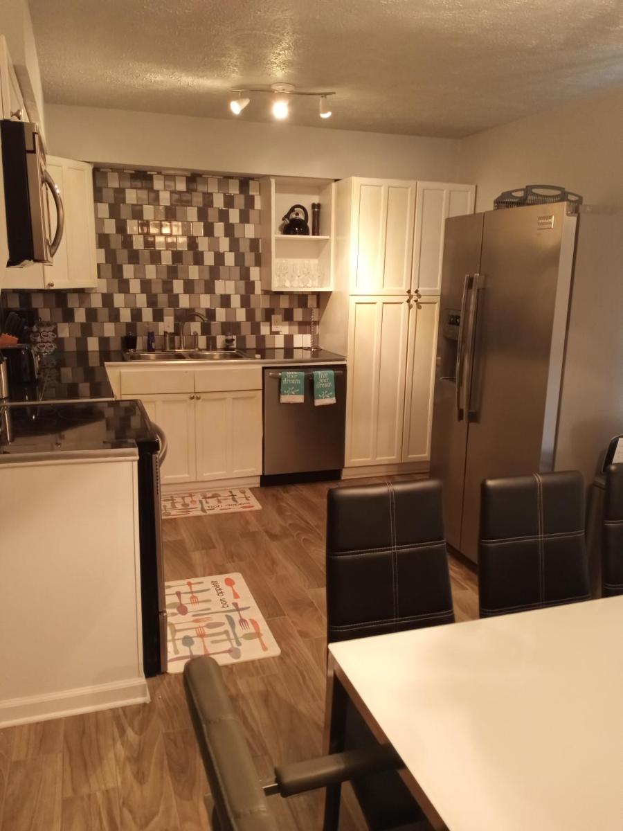Modern Suburban Ranch - Housity