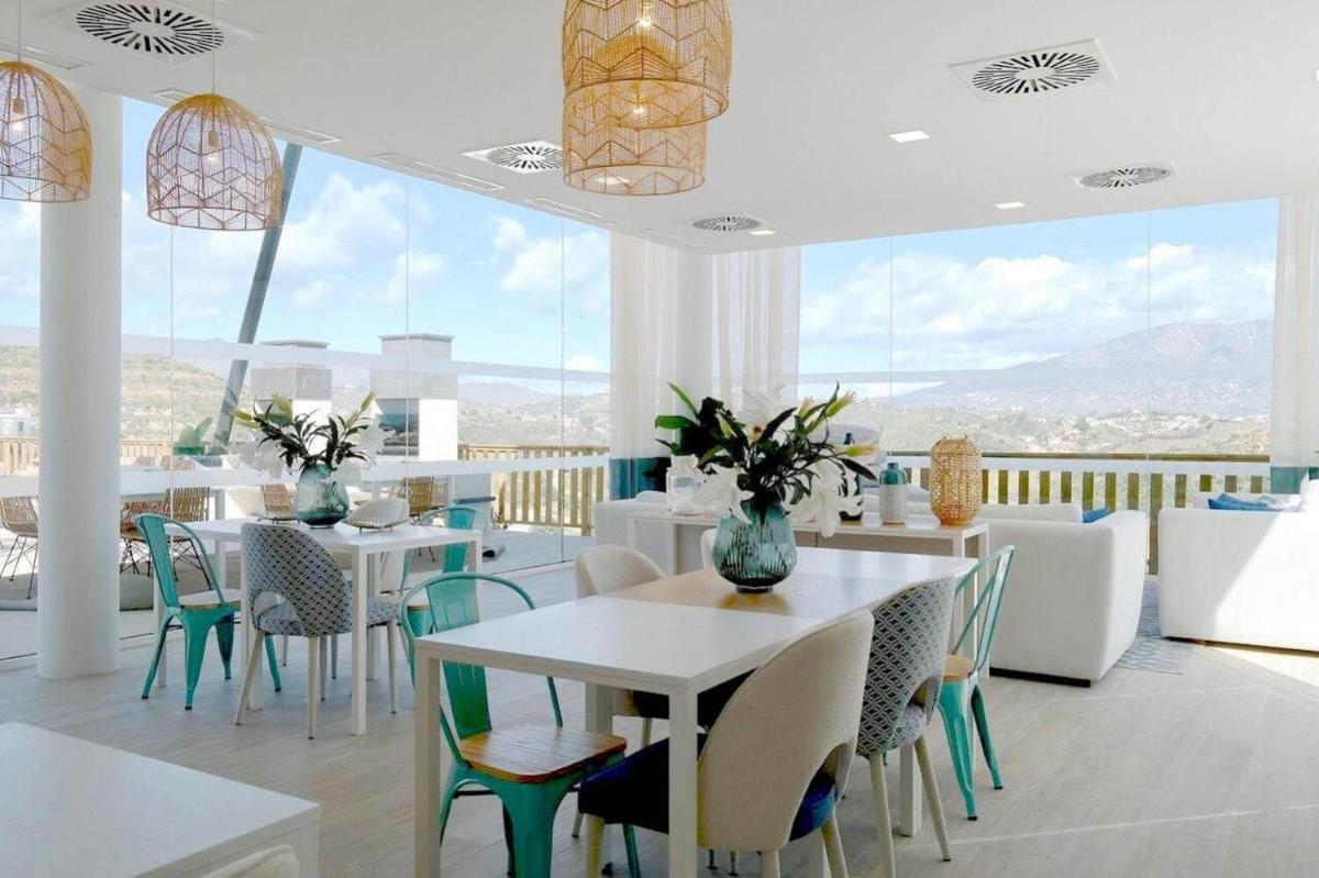 Suitetrails - Luxury Secure Chic-Hideaway in La Cala de Mijas with Sun-Drenched Terrace, SPA & GYM