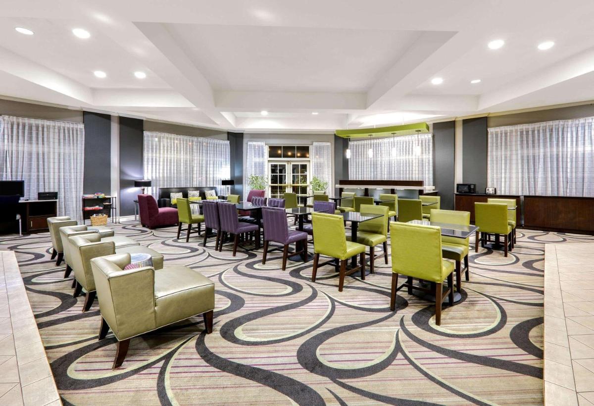 La Quinta by Wyndham Dallas North Central - Housity