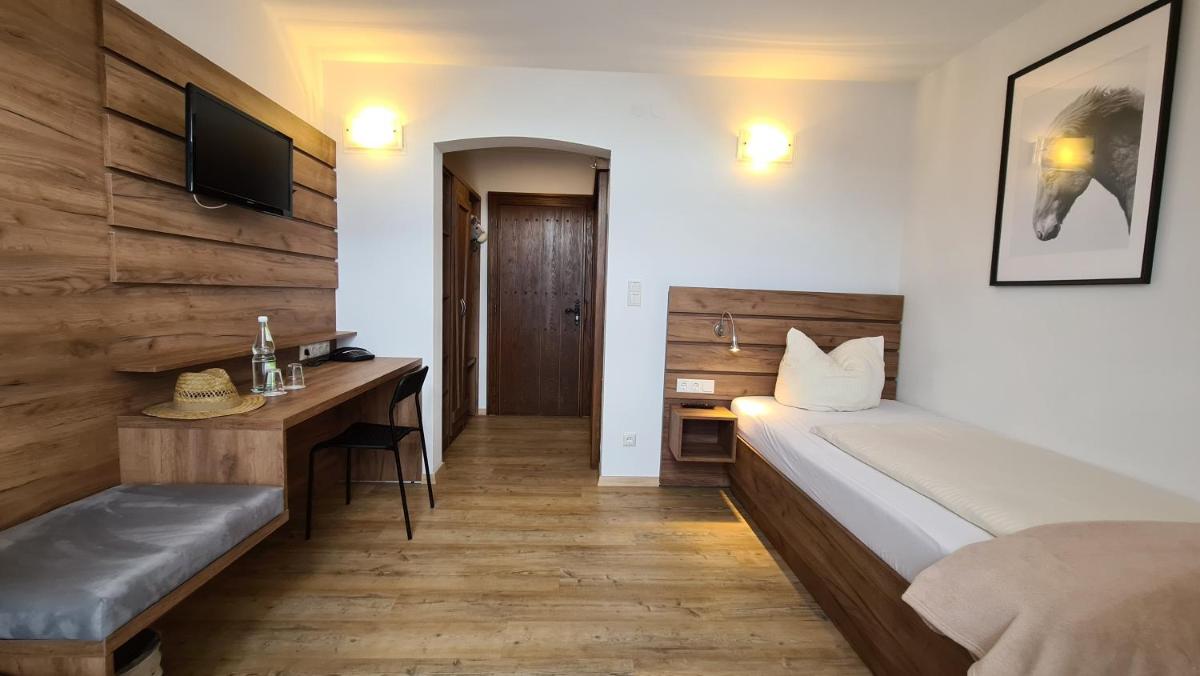 Hotel Reiterhof-Altmühlsee - Housity