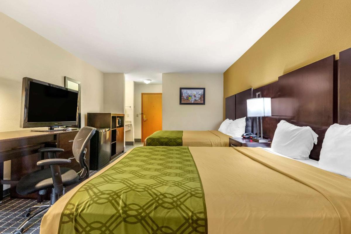 Econo Lodge Brunswick Travel Center - Housity
