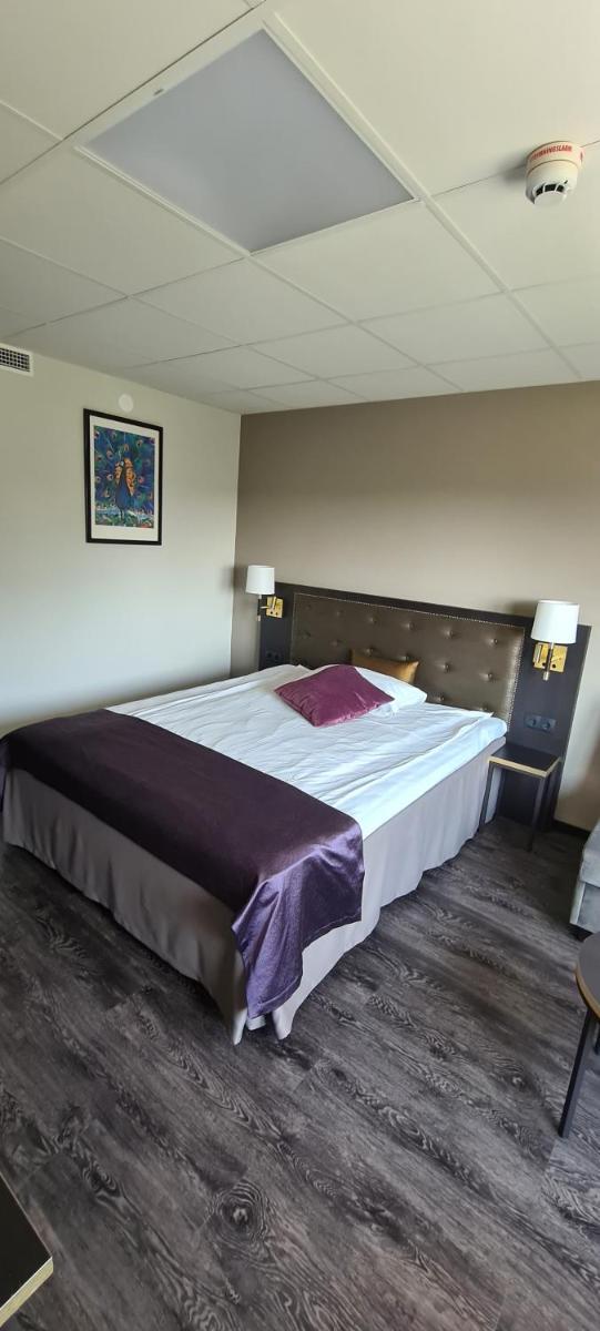 First Hotel Royal - Housity