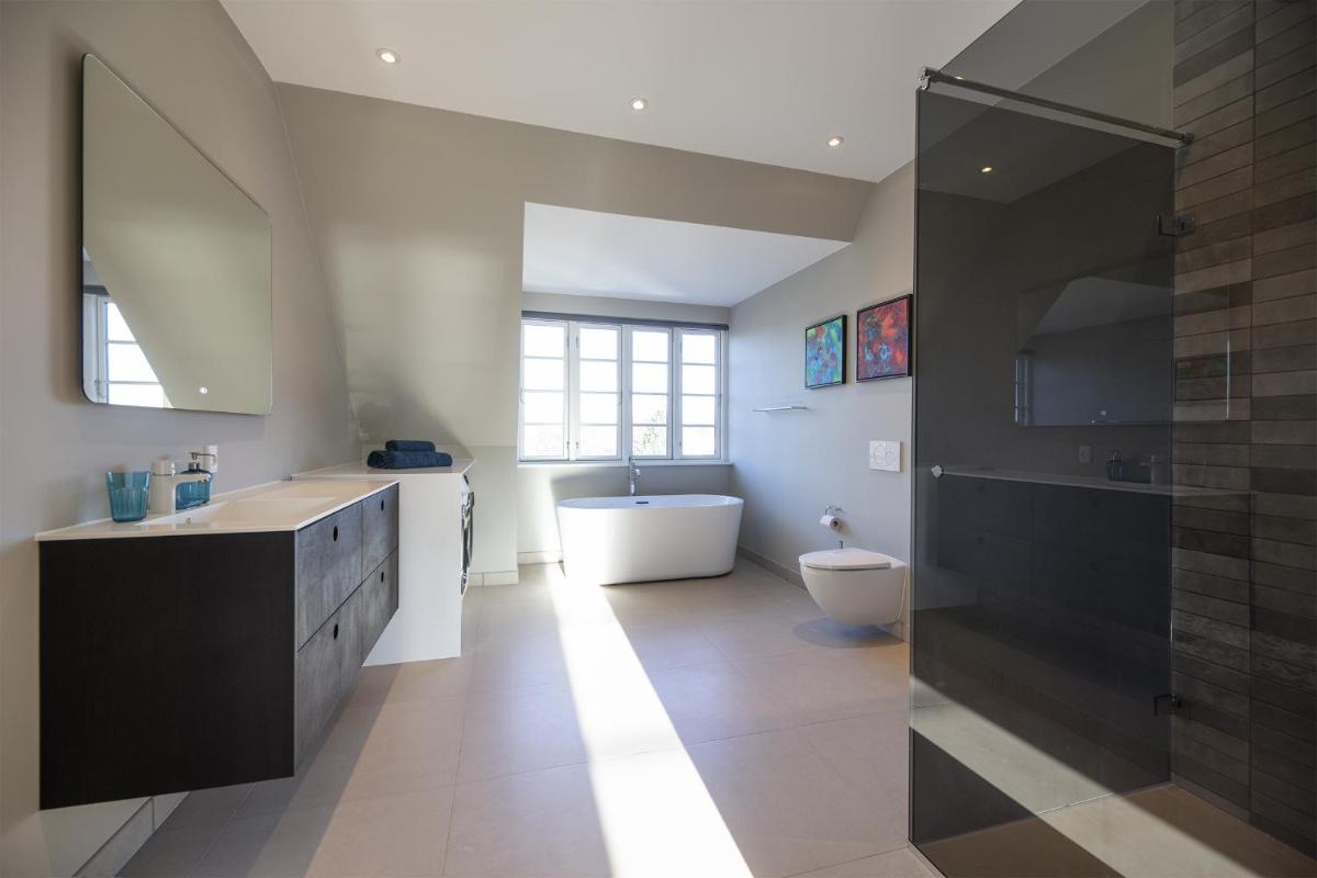 aday - Modern Living - Masters Room - Housity