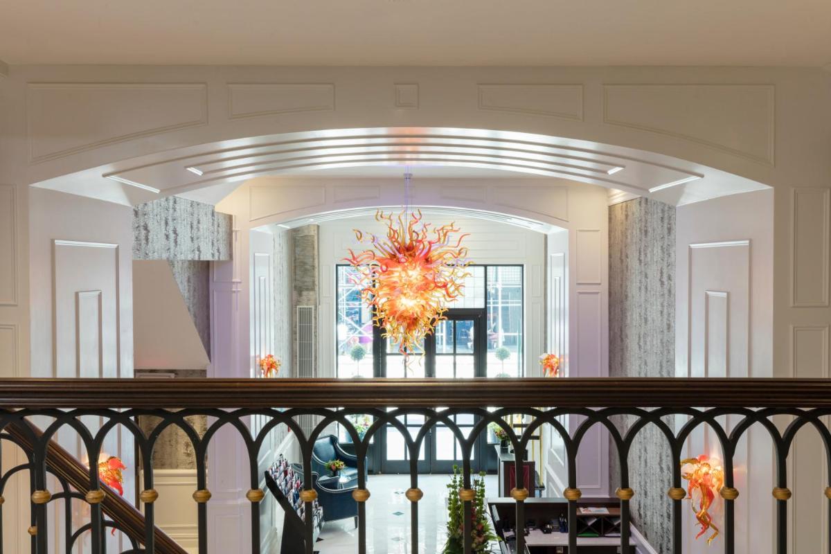 Broadway Plaza Hotel - Housity