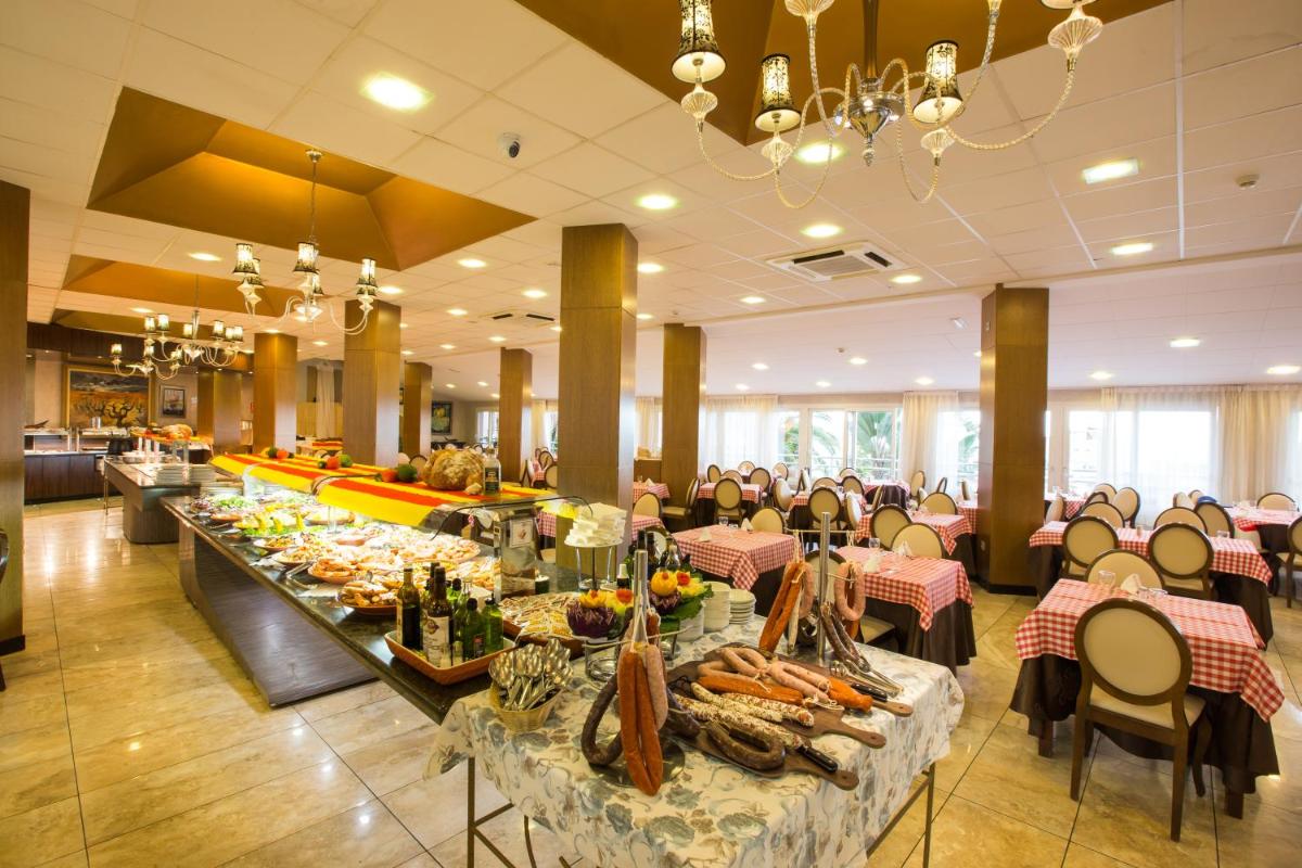 Comida en o cerca de este hotel