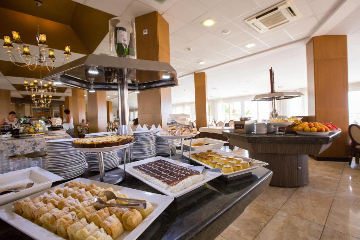 Comida en o cerca de este hotel