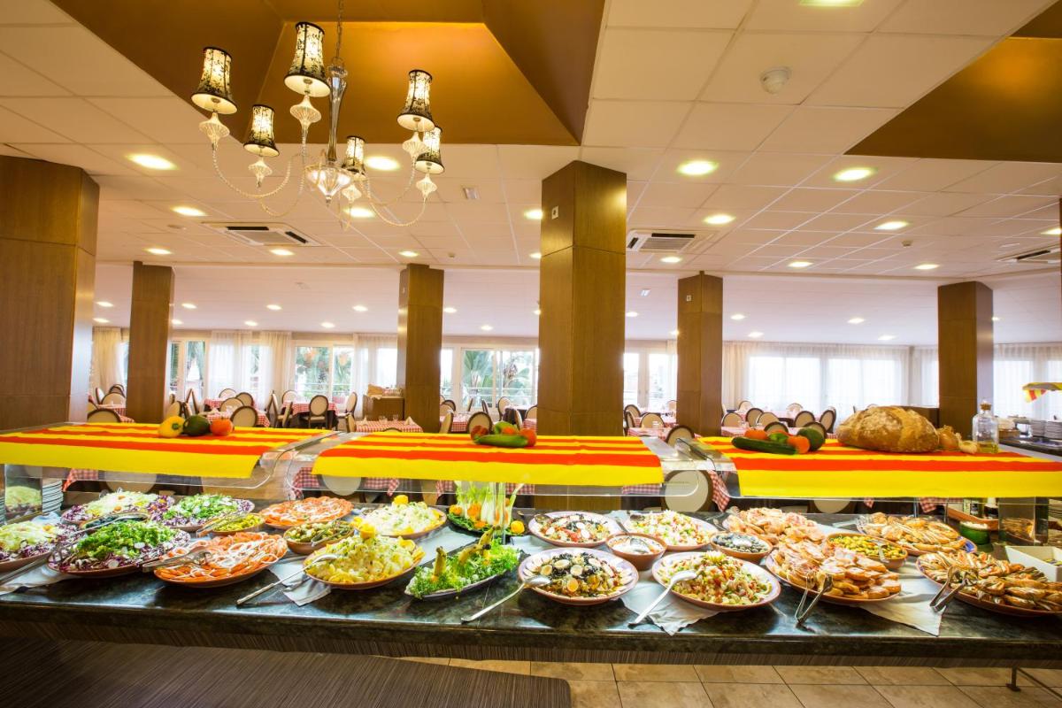 Comida en o cerca de este hotel