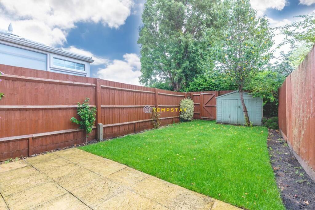 4 BED @ WEXHAM PARK HOSPITAL - PARKING FOR 2 CARS! - Housity