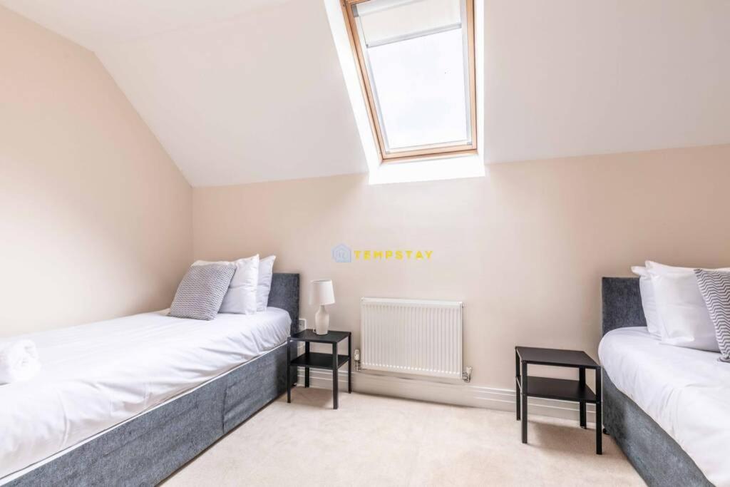 4 BED @ WEXHAM PARK HOSPITAL - PARKING FOR 2 CARS! - Housity