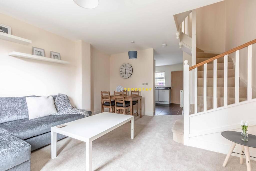 4 BED @ WEXHAM PARK HOSPITAL - PARKING FOR 2 CARS! - Housity