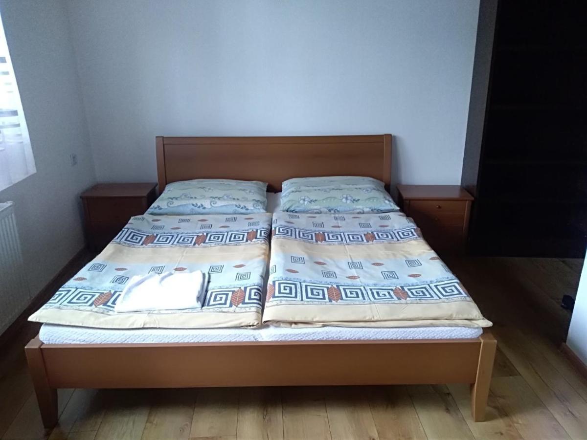 Malebný dom v kúpeľnom meste Nesvady - Housity
