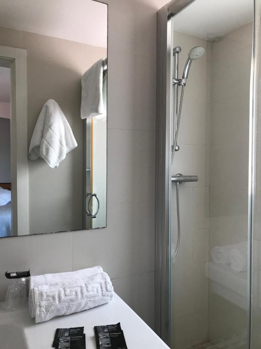 Hostal Can Pou - Housity