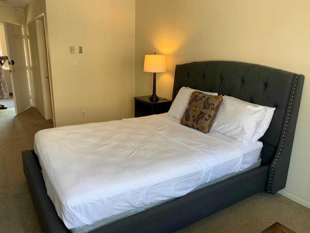 Steps away from Beverly Hills Unit-C12 - Housity