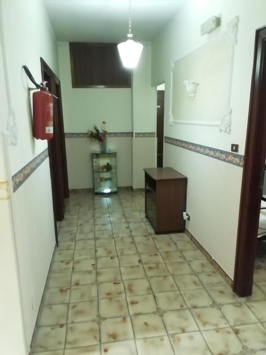 Hotel La Carina - Housity