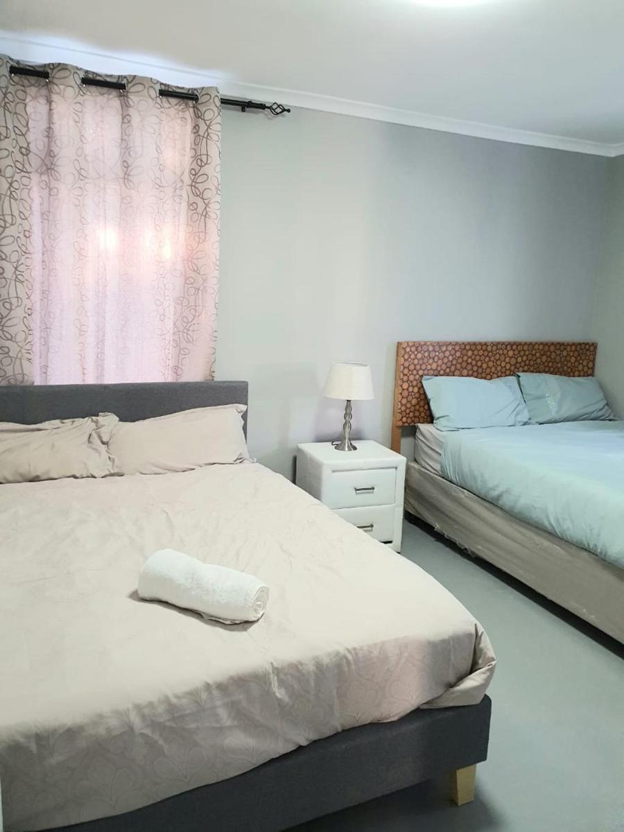 Trendy spacious modern house within 2km away from Canal Walk Century Cty - Housity