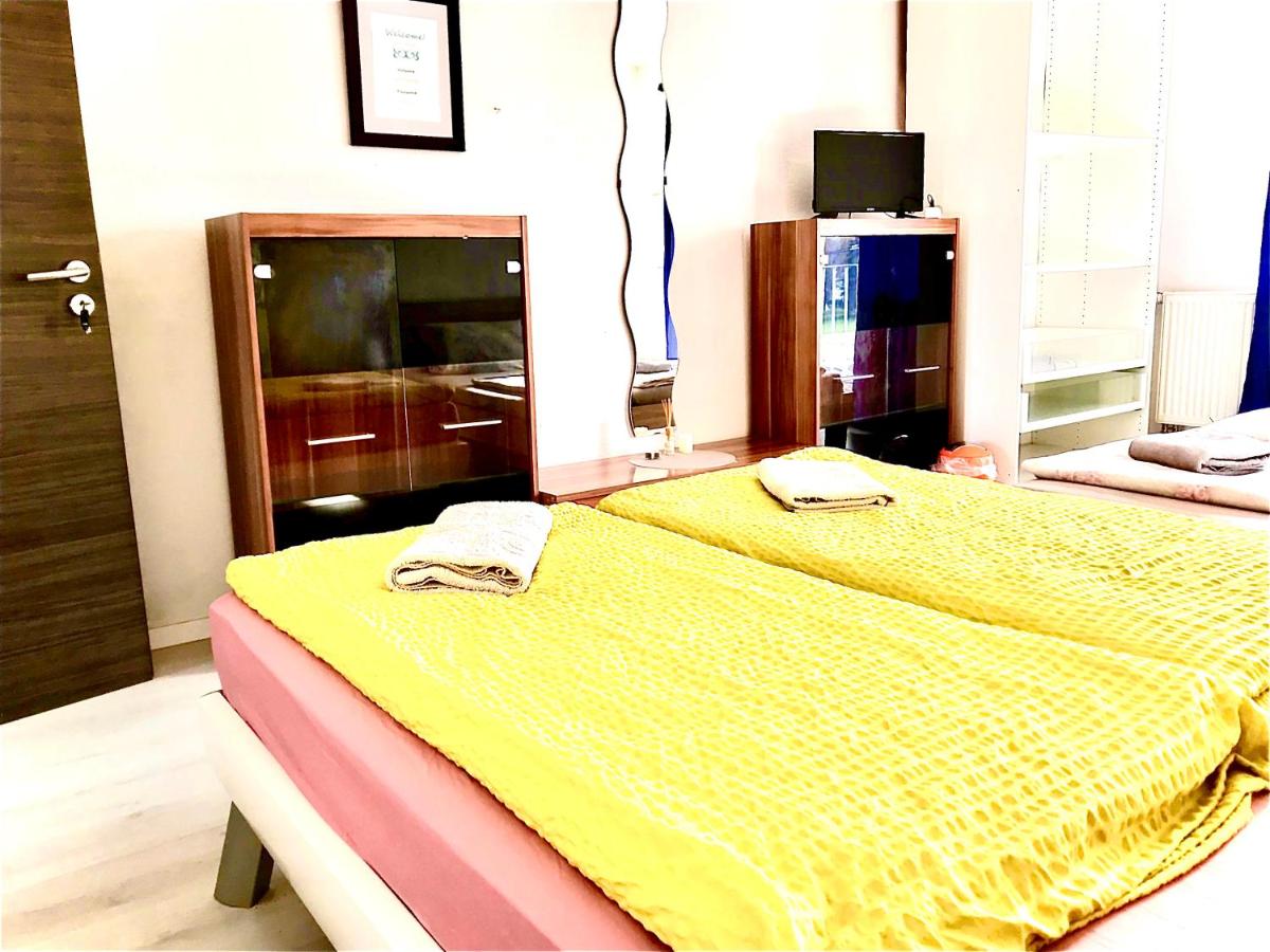 Next To Airport - Housity