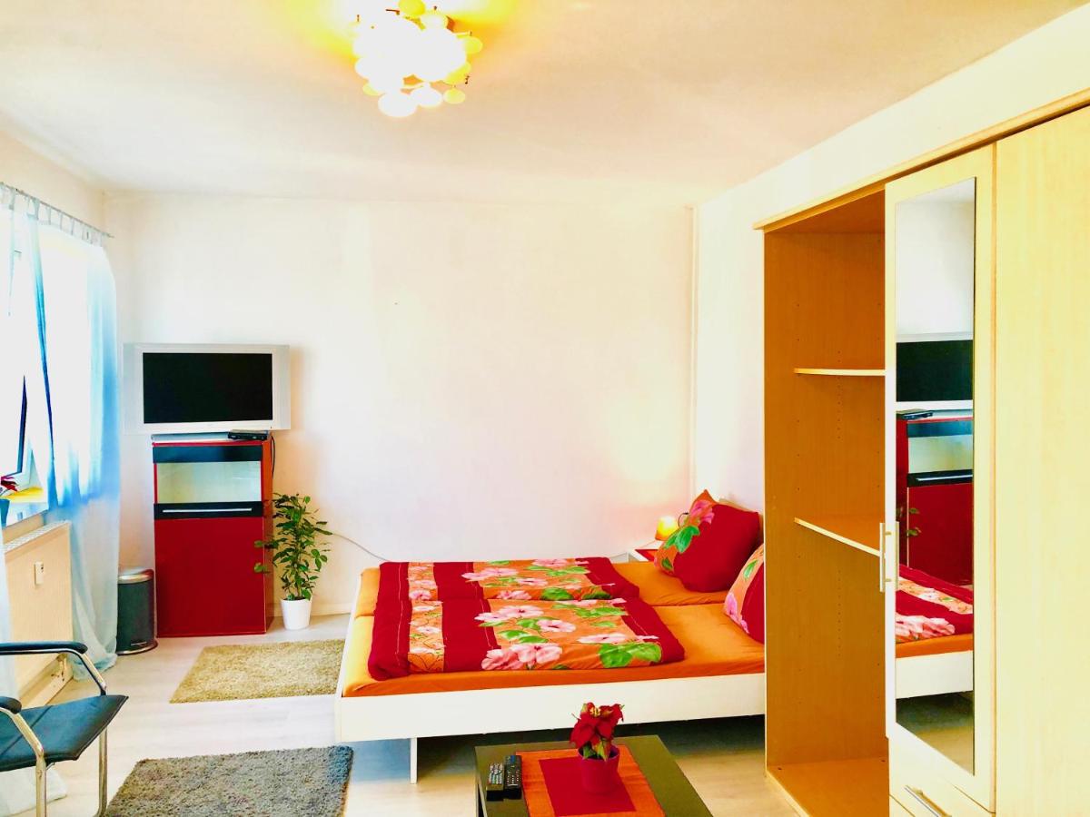 Next To Airport - Housity