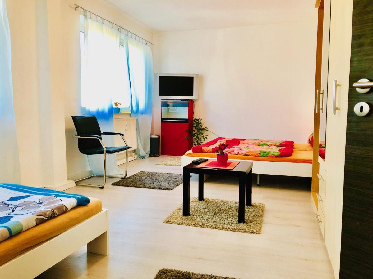 Next To Airport - Housity