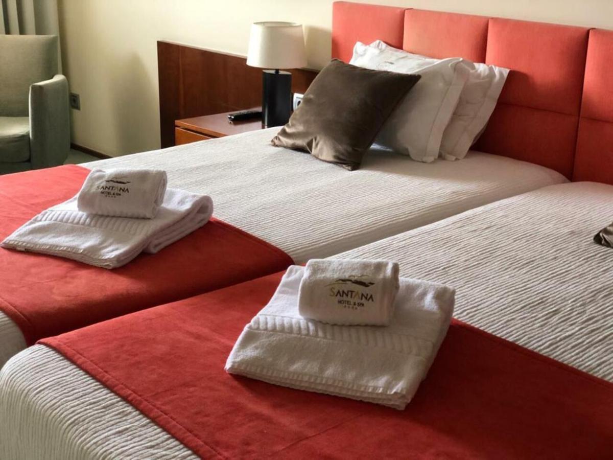 Uma cama ou camas num quarto em Santana Hotel & SPA
