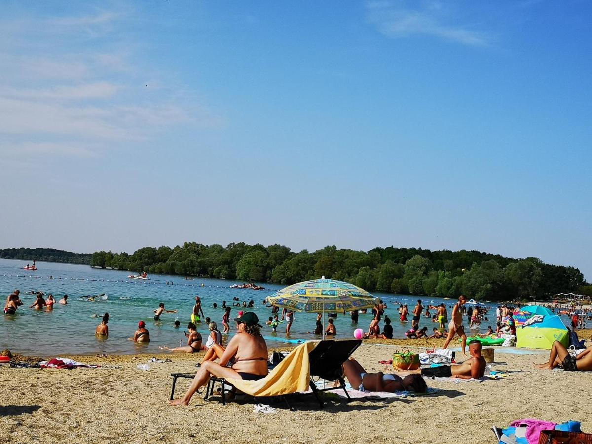 Chez Petit - Housity