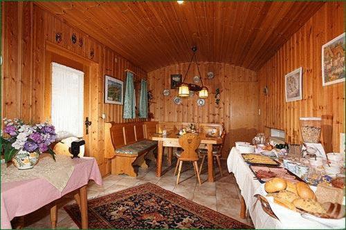Hotel Edelweiß - Housity
