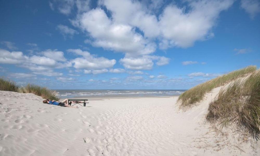 AMELAND-Nes-Duinoord: Stacaravan (chalet) + fietsen direct aan zee! - Housity